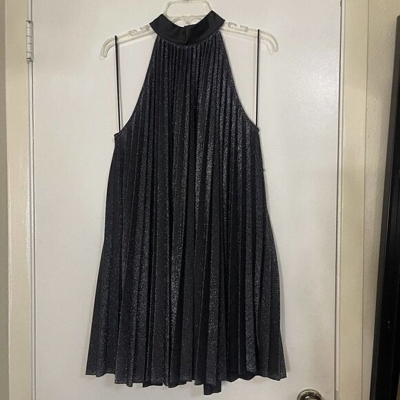 NWOT ZARA Pleated halter silver shimmer accordion mini dress size Medium - Picture 3 of 9